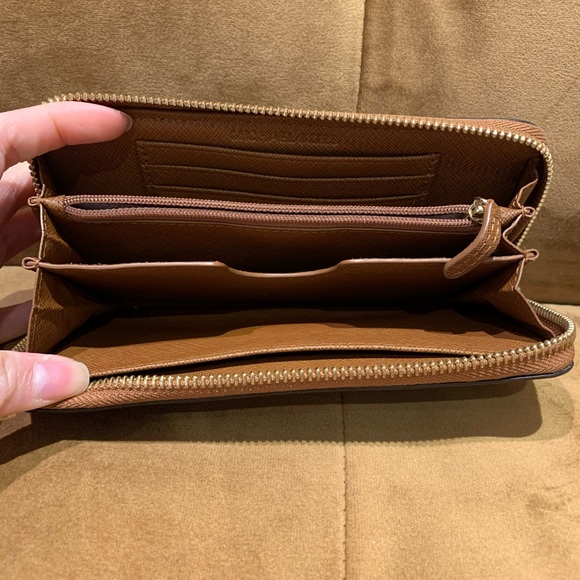 Michael Kors wallet - Picture 2 of 2